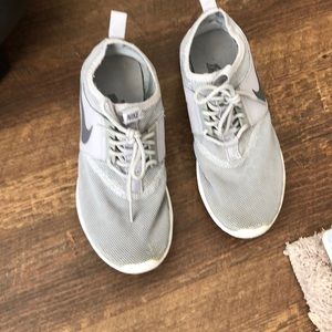 womens grey nike sneakers 👟 U.S. size 6.5